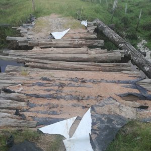 Puente camino del medio a la cañada.