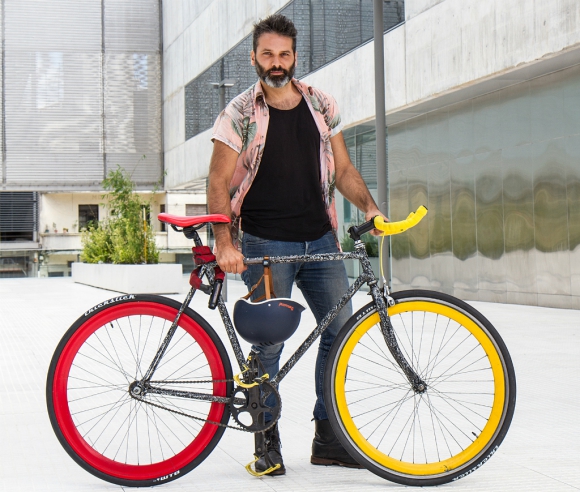 Andrés Amodio circula por Montevideo en bicicleta desde hace unos seis años. Foto: Sabrina Srur